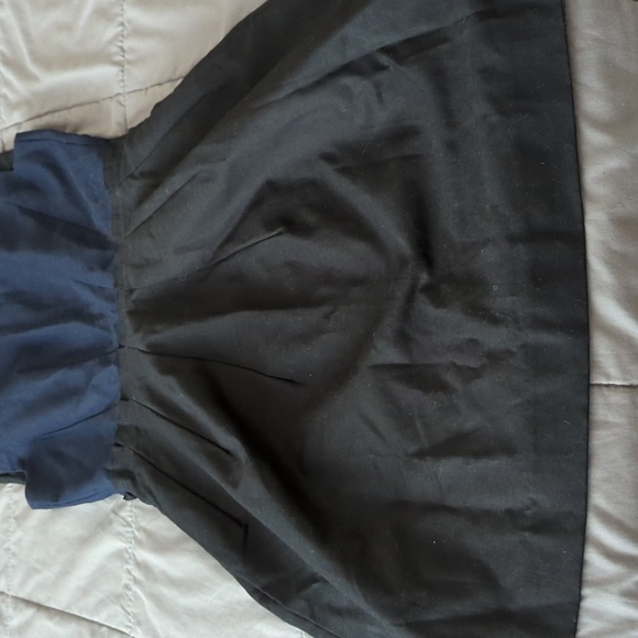 Adorable knee length dress with pockets. BRAND NEW. - Picture 3 of 5